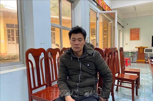 Bắt giữ hai đối tượng vận chuyển trái phép 3 bánh heroin
