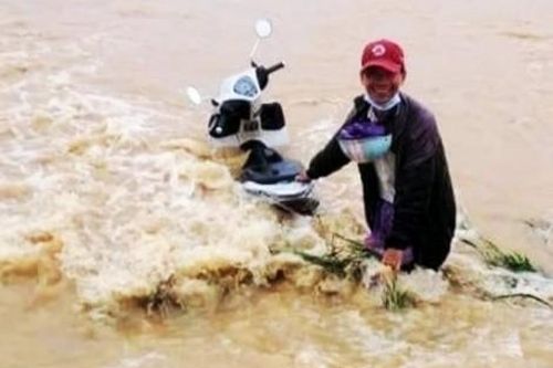 Chính trị - Xã hội An sinh xã hội Đề xuất khen thưởng 2 thanh niên dũng cảm cứu người trong mưa lũ