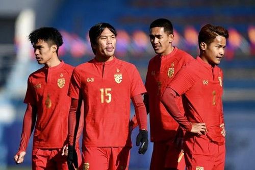Phía sau nụ cười là 4 năm trắng tay của bóng đá Thái Lan