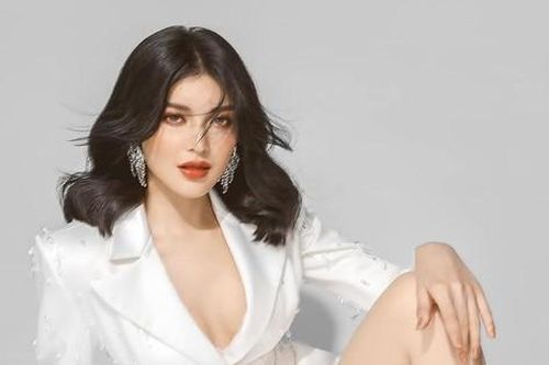 Showbiz 'biến' căng: 'Tình địch tin đồn' của Ngọc Trinh công khai cà khịa 'nữ hoàng nội y'