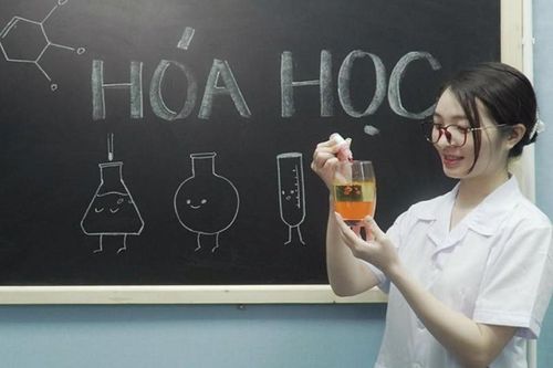 Xuất hiện cô giáo 'bên ngoài dạy Hóa, bên trong streamer'