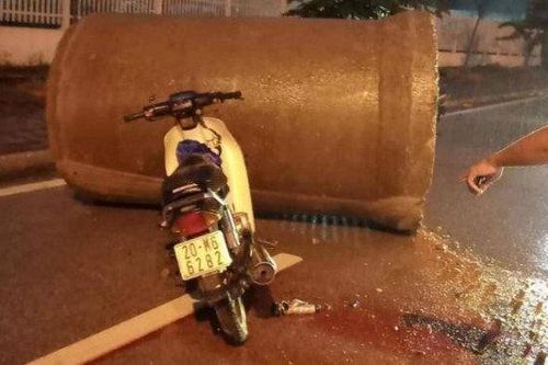 Đôi nam nữ tử vong khi đâm vào ống cống giữa đường