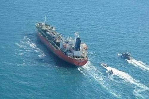 Hải quân Iran ngăn chặn hải tặc cướp tàu chở dầu gần Vịnh Aden