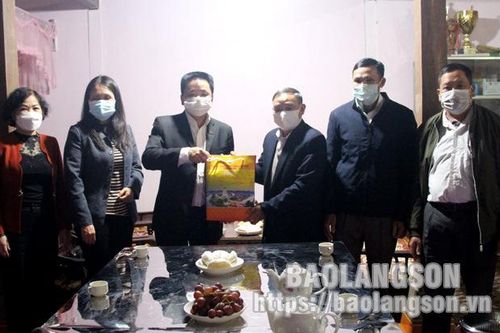 Thăm, tặng quà tổ chức tôn giáo tại Bắc Sơn nhân dịp kỷ niệm 190 năm thành lập tỉnhTin khácLập thành tích chào mừng kỷ niệm 190 năm thành lập tỉnh: Điểm nhấn từ phong trào thi đua đặc biệtXét tặng danh hiệu 'Công dân Lạng Sơn ưu tú': Tôn vinh những tấm gư