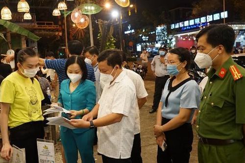 Kiểm tra các quy định phòng, chống dịch ở cơ sở kinh doanh ăn uống
