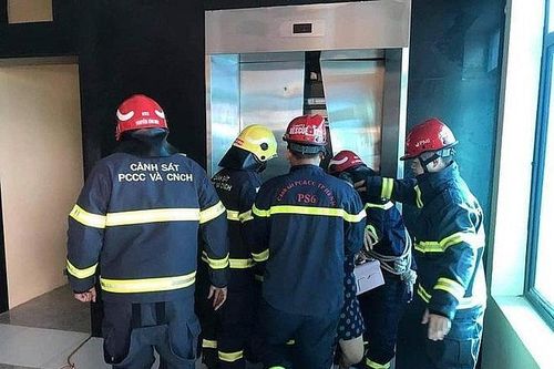 Thang máy và hiểm họa khi sử dụng do thiếu kỹ năng
