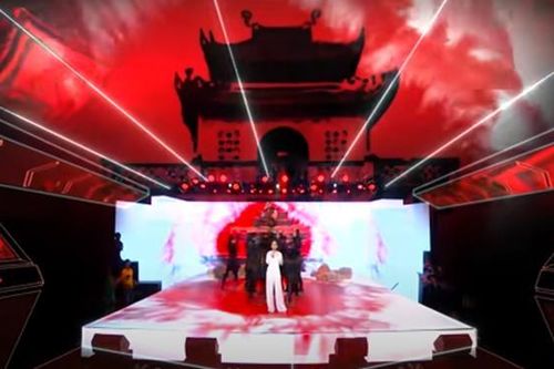'Sởn da gà' vì Phương Mỹ Chi và Erik kết hợp hát 'Nam quốc sơn hà'