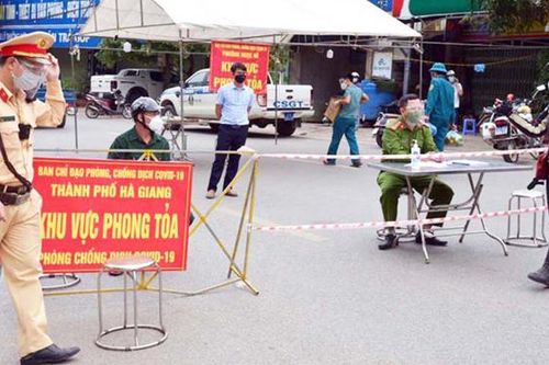 Hà Giang triển khai các chốt kiểm soát nhằm hạn chế lây lan dịch Covid-19