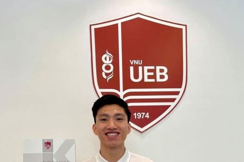 Văn Hậu và Đình Trọng trở thành tân sinh viên Đại học Kinh tế