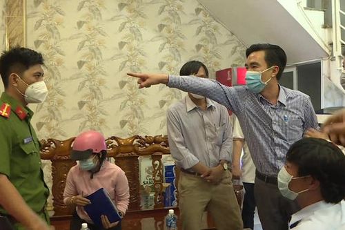 Người đàn ông chỉ mặt công an quát 'mày công tác ở Đội nào' dù đang vi phạm ăn nhậu ở vùng cam
