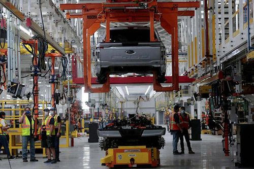 Ford, GM tạm đóng nhà máy, lợi nhuận đều giảm do thiếu chip
