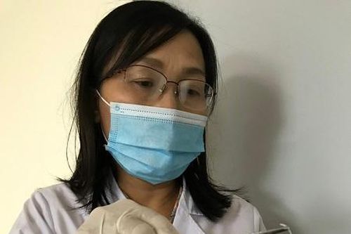 Hay ăn gỏi cá, giun rồng ký sinh trong đùi người đàn ông