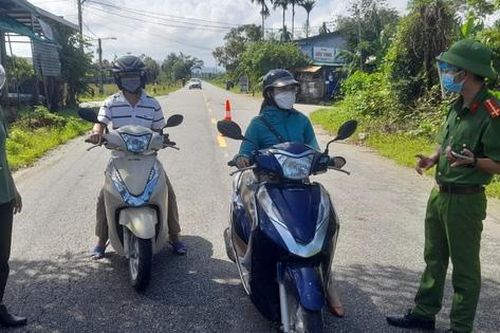 Xuất hiện nhiều ca bệnh không rõ nguồn lây, một xã ở Huế lập 16 chốt kiểm soát
