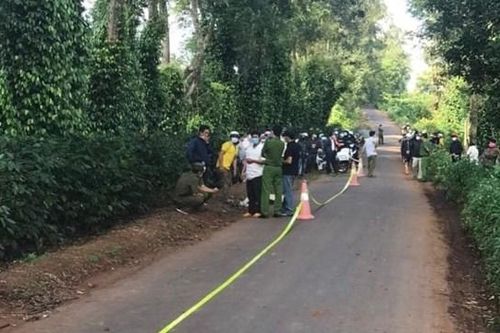 Xe đưa đón không đóng cửa, 1 học sinh lớp 6 rơi xuống đường tử vong