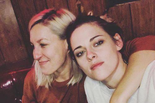 Kristen Stewart thông báo đính hôn với bạn gái