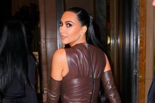 Kim Kardashian gặp sự cố trang phục