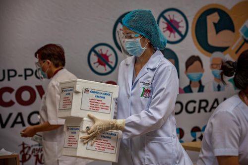 Hơn 40 triệu liều vaccine chưa được tiêm vì tắc nghẽn ở Philippines