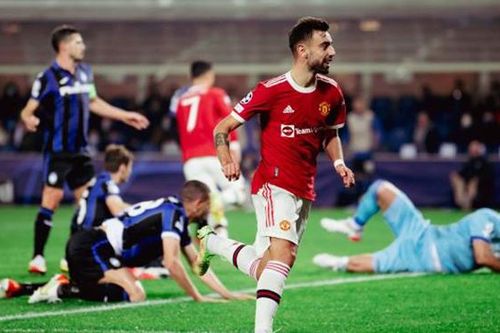 Pha kiến tạo của Fernandes cho Ronaldo được ví với cú giật gót thiên tài của Guti