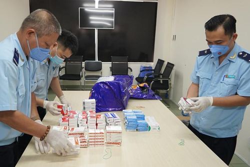 Phát hiện hơn 3.000 viên thuốc điều trị Covid-19 nhập lậu