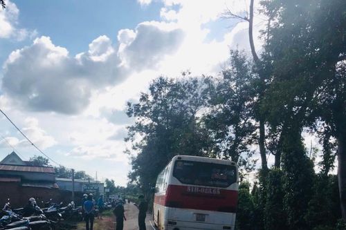 Đắk Lắk xe chở học sinh quên đóng cửa, một em rơi ra ngoài tử vong