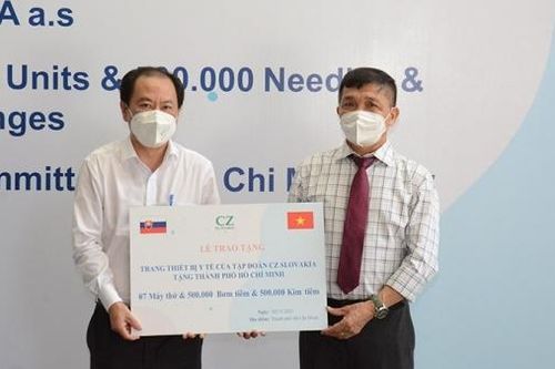 Tập đoàn CZ Slovakia A.S trao tặng thiết bị y tế phòng chống dịch Covid-19 cho TP. Hồ Chí Minh