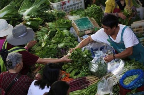 Trung Quốc hối thúc người dân tích trữ nhu yếu phẩm