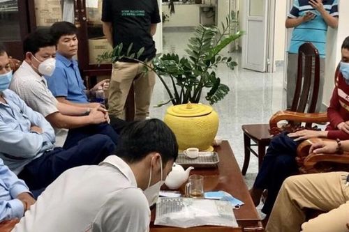 Bắt 2 cán bộ Cục Quản lý thị trường lạm dụng quyền hạn chiếm đoạt tài sản