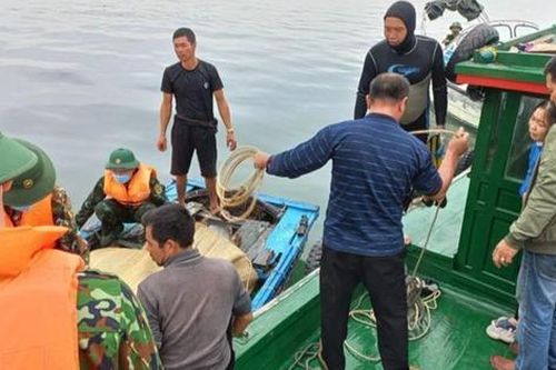 Tàu vận tải va tàu cá, 2 vợ chồng tử vong