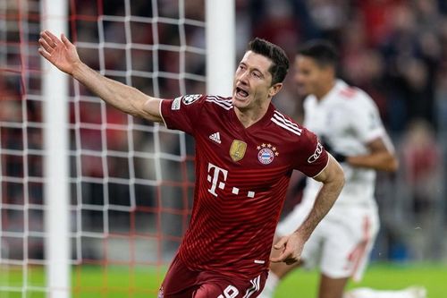 Lewandowski lập hat-trick đặc biệt, Bayern đoạt vé vòng 1/8