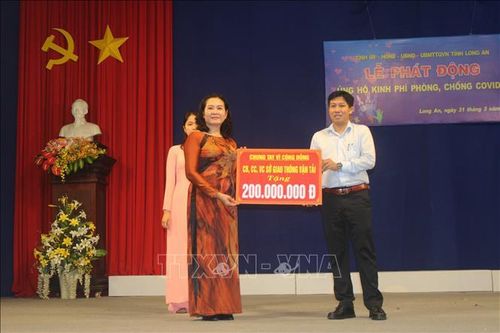Dịch COVID-19: Tặng Bằng khen của Thủ tướng Chính phủ cho 25 tập thể, cá nhân