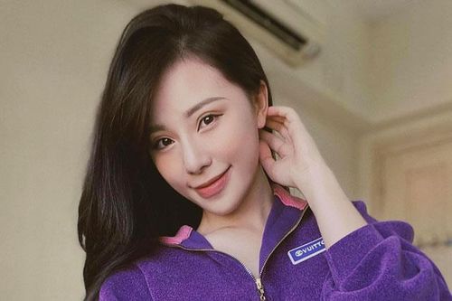 MC Minh Anh tung bộ ảnh mới khoe chân dài miên man, xứng danh 'nữ hoàng Free Fire' Việt