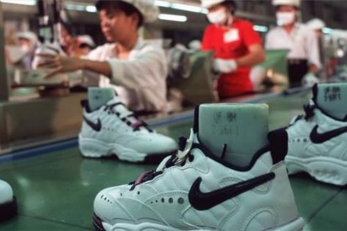 Gần 200 nhà máy của Nike tại Việt Nam đã sản xuất trở lại
