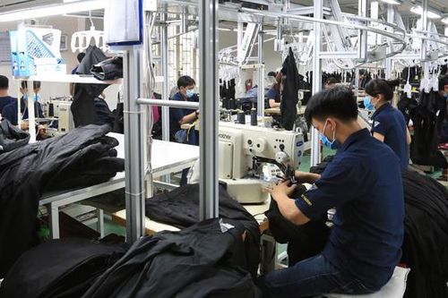 Doanh nghiệp dệt may tăng tốc với đơn hàng cuối năm