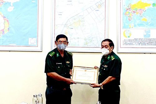 Bộ Tư lệnh Bộ đội Biên phòng tặng bằng khen cho lực lượng phá Chuyên án AG821