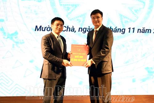 Công bố các quyết định về công tác cán bộ