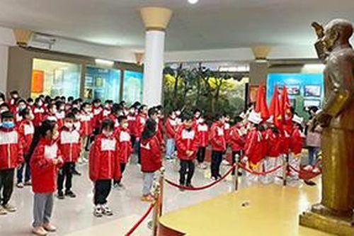 Chú trọng giáo dục truyền thống 190 năm ngày thành lập tỉnh cho học sinhTin khácPhát huy truyền thống đoàn kết, quyết tâm xây dựng tỉnh Lạng Sơn phát triển nhanh, bền vữngLập thành tích chào mừng kỷ niệm 190 năm thành lập tỉnh: Điểm nhấn từ phong trào thi