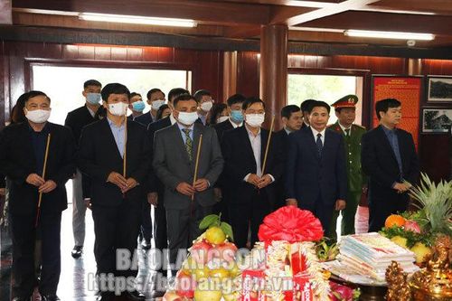 Cụm thi đua các cơ quan Đảng dâng hương tưởng niệm đồng chí Hoàng Văn ThụTin khácPhát huy truyền thống đoàn kết, quyết tâm xây dựng tỉnh Lạng Sơn phát triển nhanh, bền vữngLập thành tích chào mừng kỷ niệm 190 năm thành lập tỉnh: Điểm nhấn từ phong trào th