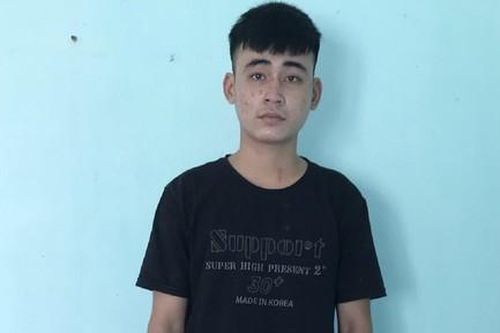 Tạm giữ thanh niên chửi cha mẹ, cầm dao rượt chém công an