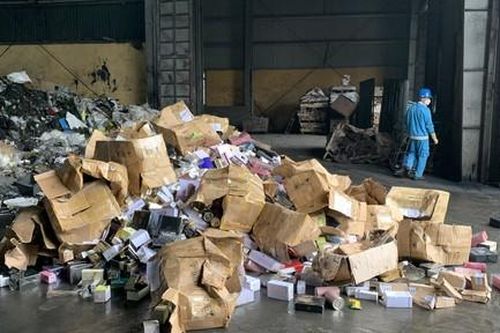 Tiêu hủy lô nước hoa trị giá 8 tỷ đồng