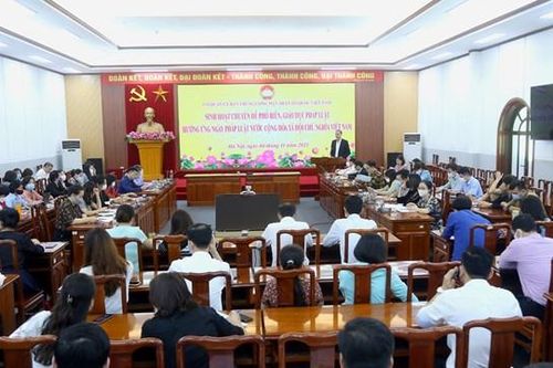 Phổ biến pháp luật về giám sát cán bộ, đảng viên cho cán bộ Mặt trận