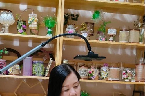 Người phụ nữ 'hô biến' rác thải thành 'kho báu' khiến vạn người mê