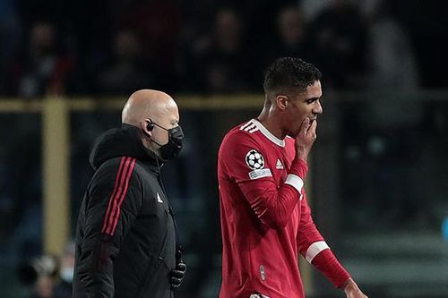 Varane nghỉ 1 tháng, Lindelof chưa trở lại, MU 'toang' nặng hàng phòng ngự