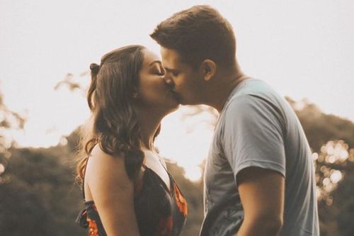 Chiều lòng bạn gái khi ân ái, chàng trai suýt hỏng 'của quý'