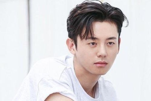 Nam diễn viên Lee Ji Hoon đưa côn đồ đến đe dọa đoàn làm phim?