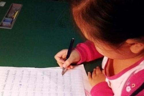 Đoạn tin nhắn gây tranh cãi: 'Toán ổn là được, không cần lo chữ xấu'