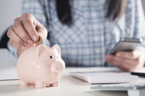 Tiết kiệm 90% lương hàng tháng, mua 2 căn nhà sau 9 năm
