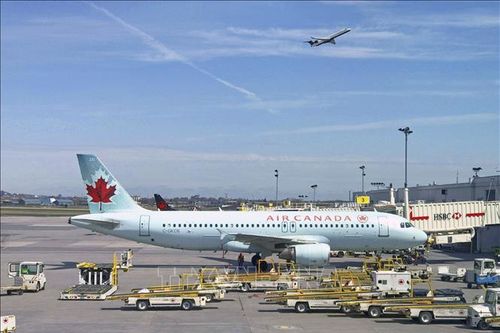Trên 800 nhân viên Air Canada bị tạm nghỉ việc vì chưa tiêm chủng đầy đủ
