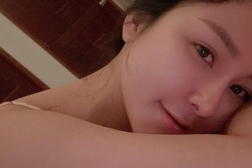 'Đang yên đang lành' hotgirl Trâm Anh bị 'cài đặt hẹn hò' từ người lạ mặt