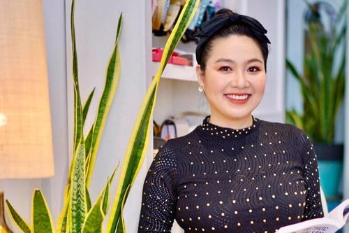 Lê Khánh khoe nhan sắc tươi tắn, rạng rỡ khi mang thai lần hai