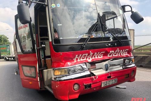 Tai nạn liên hoàn khiến 3 xe hư hỏng nặng